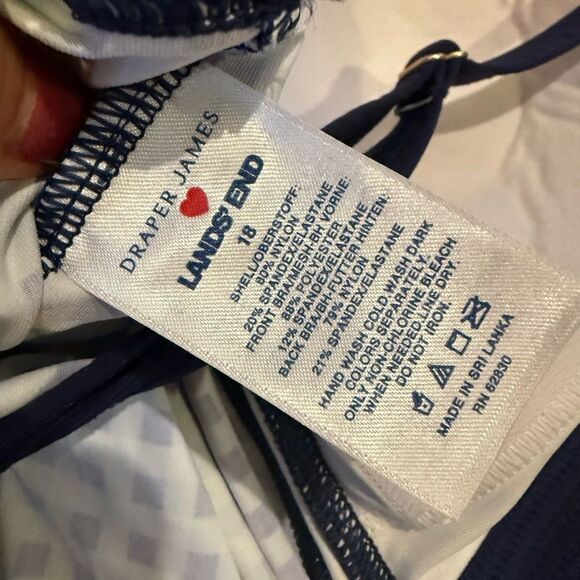 Lands end x Draper james keyhole swim
Tankini top - 18 - Great Condition - Picture 4 of 4